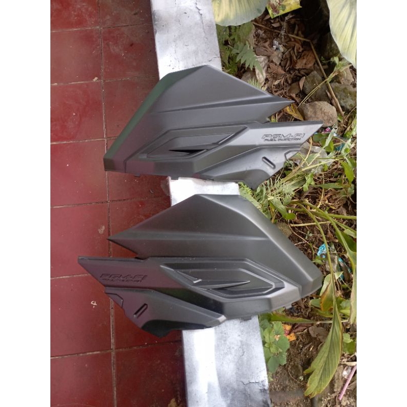 sambungan body / cover body side vario 125/150 led old 2015 sd 2017 barang bekas original