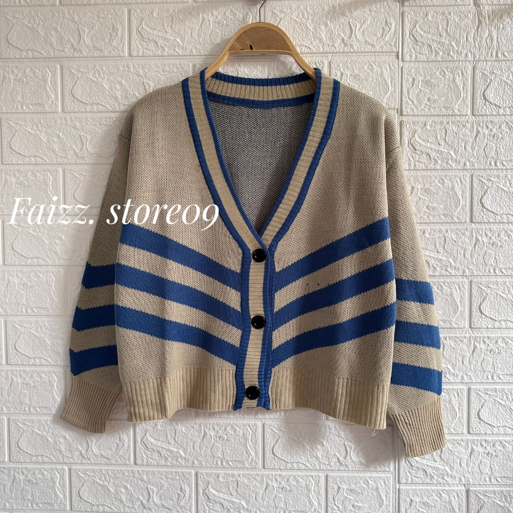 Oneset Karamoy Cardigan Crop Rajut V-Neck Kancing Motif Tiga Garis