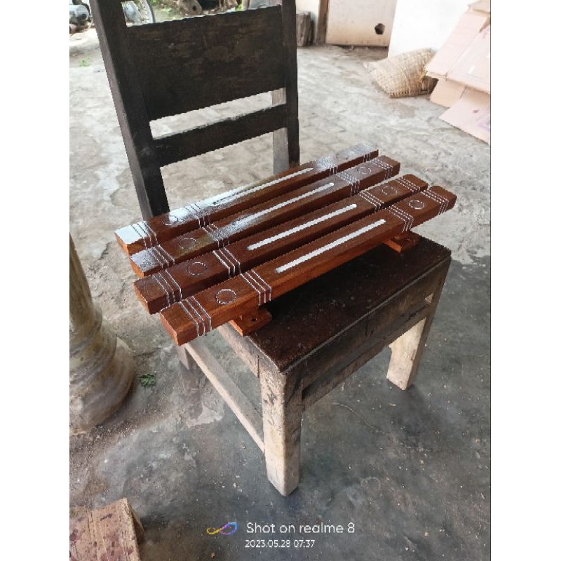 Handle tarikan pintu bahan kayu jati model minimalis kupu tarung
