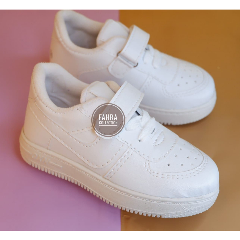 Sepatu Sneaker Anak putih polos