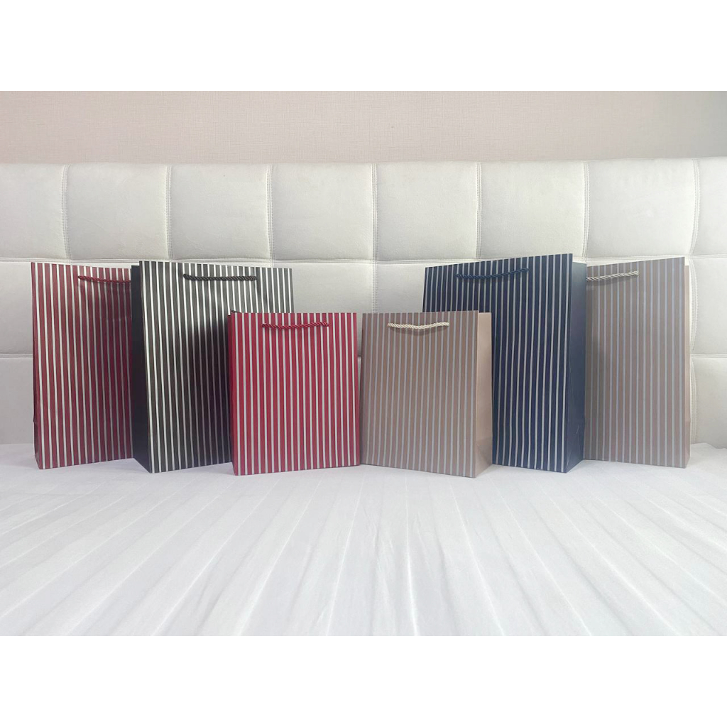 

Paper Bag motif Stripe Gelap / Tas Kertas / Tas Kado / Tas Souvenir