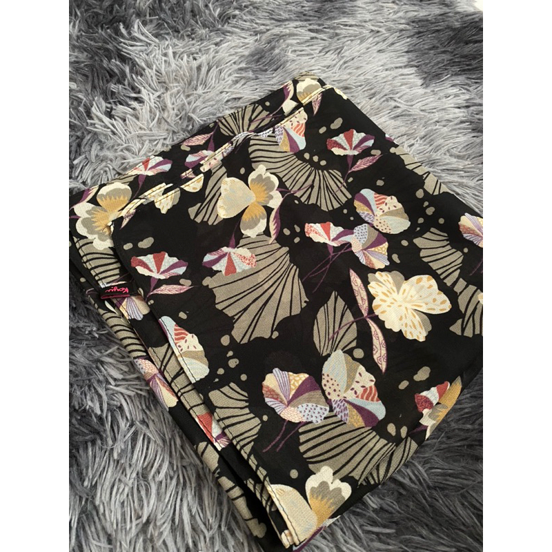 KERUDUNG SEGI EMPAT KOYU HIJAB CORAK - NO MINUS - PRELOVED