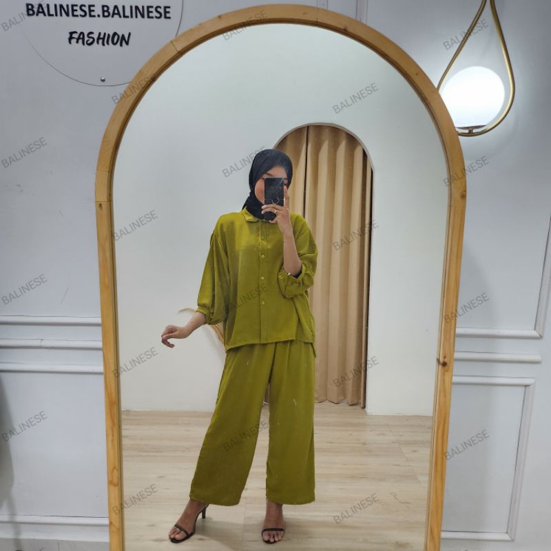 one Set Kemeja Alexandra Lengan Panjang Jumbo Cringkle Airfow - Setelan Wanita Kemeja