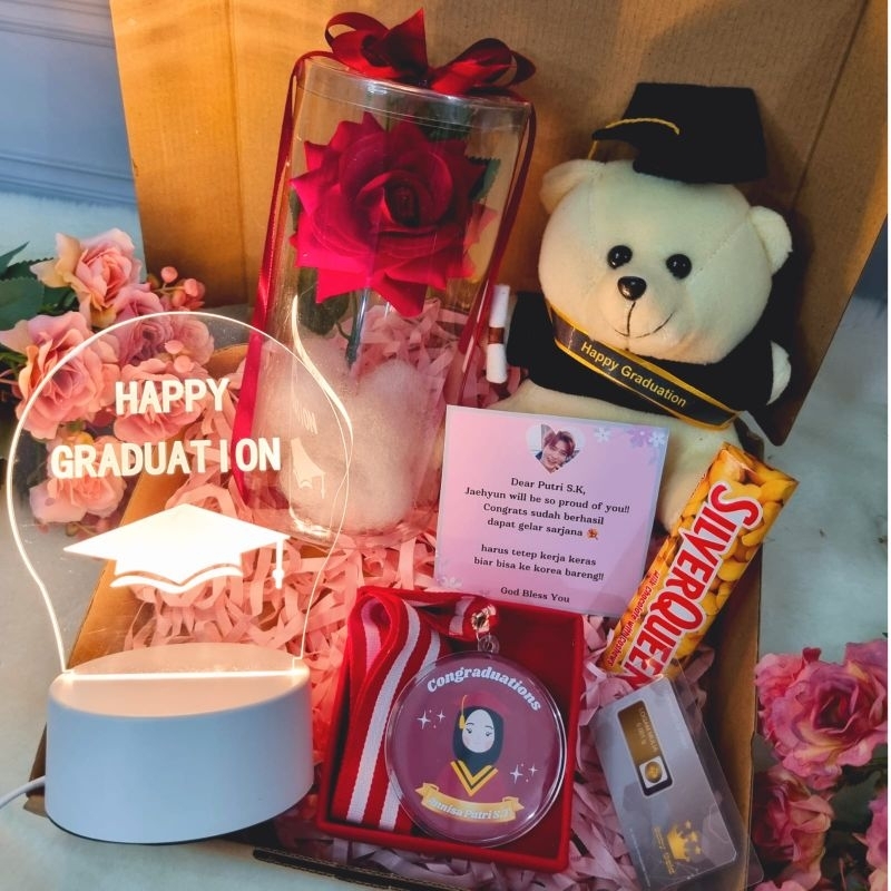 PREMIUM Hadiah Wisuda Hampers Cewek / Buket Wisuda Graduation Gift PREMIUM Hadiah Wisuda Hampers Cewek / Buket Wisuda Graduation Gift