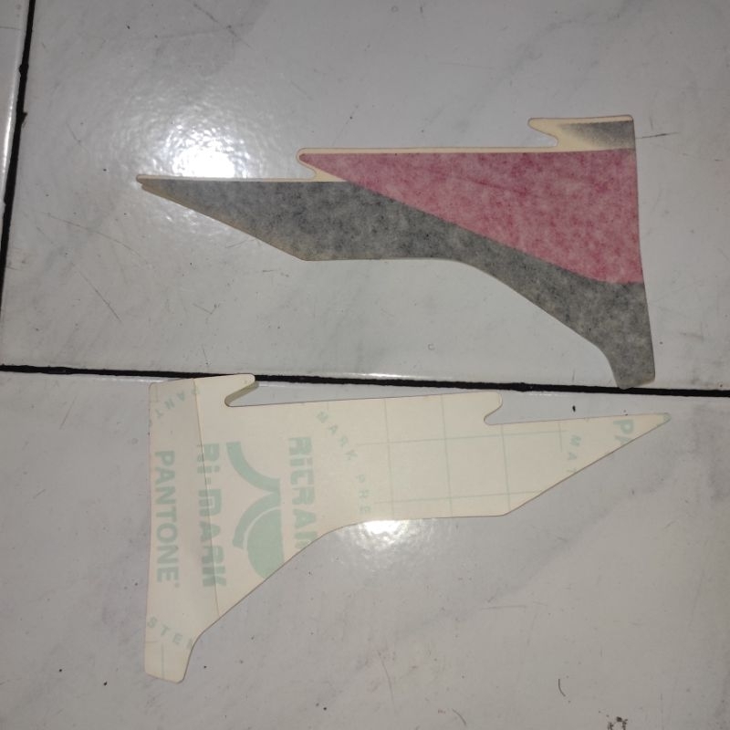 Stiker stripping striping decal Graphic Sambungan body kanan Yamaha F1ZR FIZR F1Z FIZ R Sporty Merah