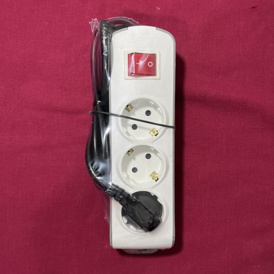 15836 Stop Kontak 3 Lobang Segi + Saklar + Kabel 1,5M New CP Broco