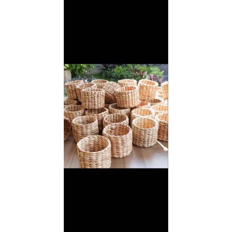 

Tempat pensil/sendok bulat enceng gondok