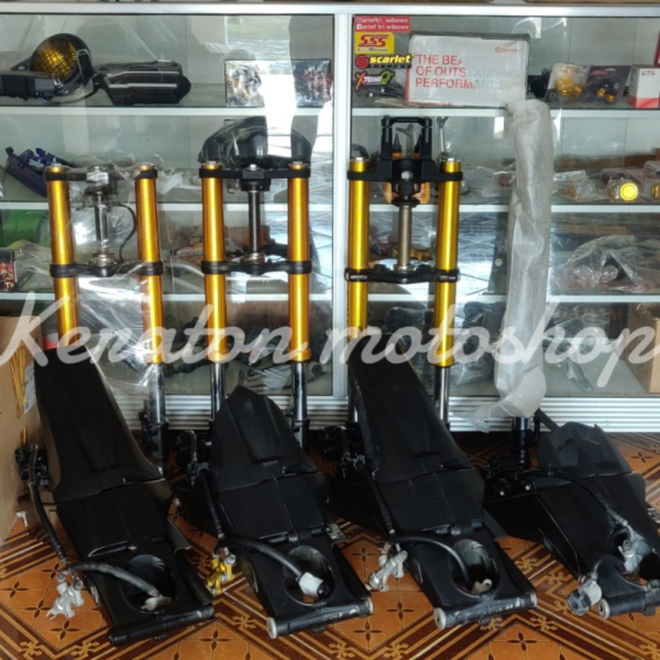 {Bekas} swing arm xabre original atau r15 v2 original bukan r15 vva PNP vixion Limited
