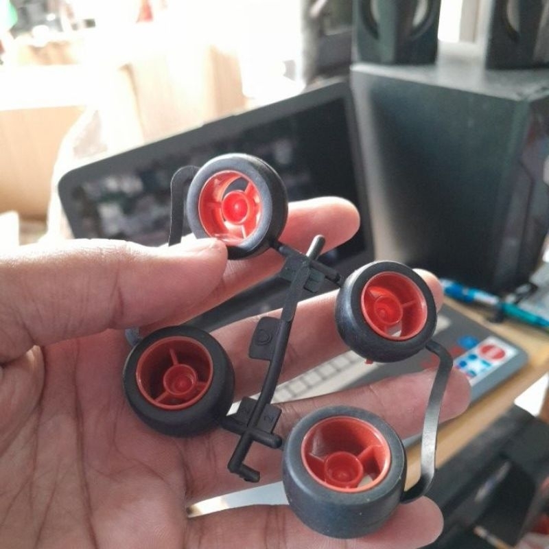 Ban karet isi 4 pcs  ban karet tamiya