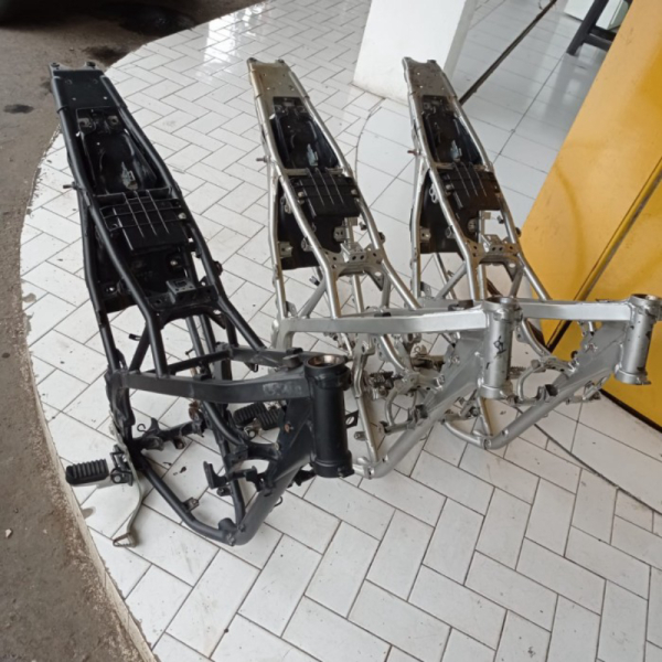 {Bekas} Rangka klx bf ori copotan 2017 Diskon