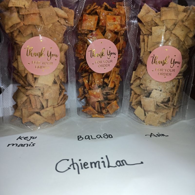 

Cemilan pangsit Jajanan Makanan Ringan cocok untuk bersantai