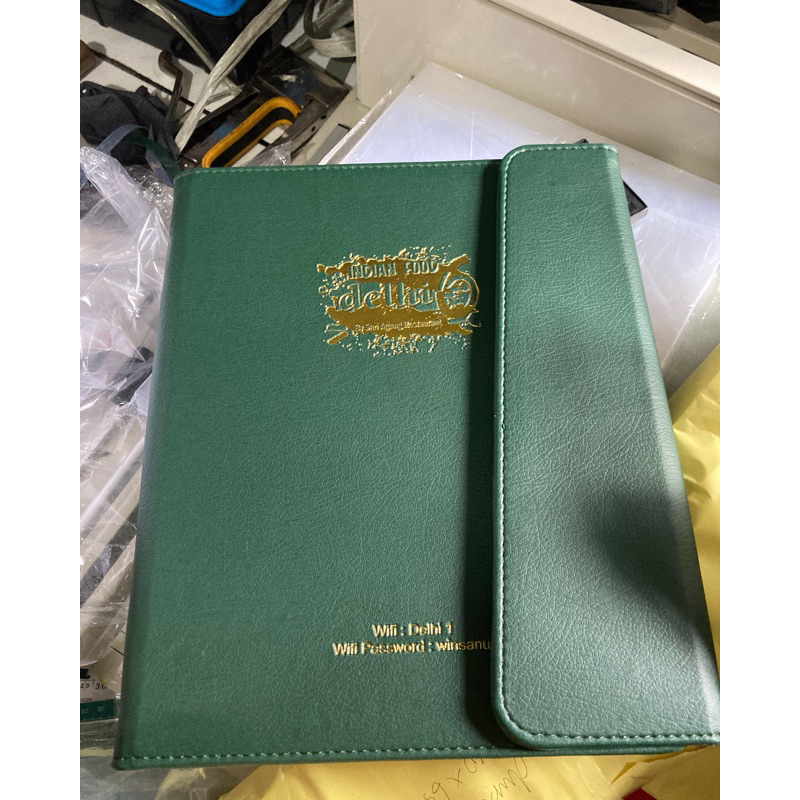 

BUKU MENU SAMPUL LIPAT MAGNET