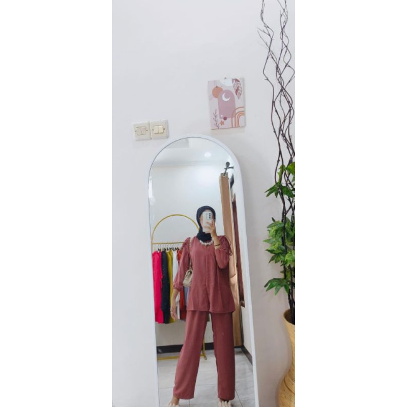 LORA SET CRINKLE AIRFLOW / SETELAN WANITA LENGAN SERUT / SETELAN WANITA TERBARU VIRAL (BANYAK SIZE M. L. XL)