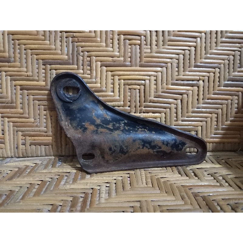 Tatakan knalpot honda c700 astrea 800