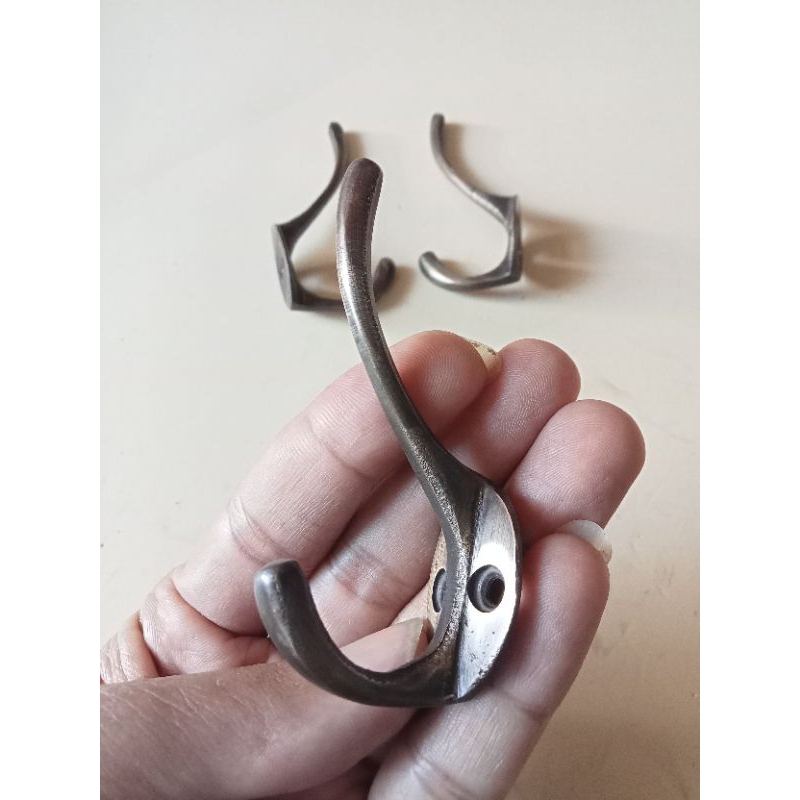 kapstok gantungan baju Kuningan