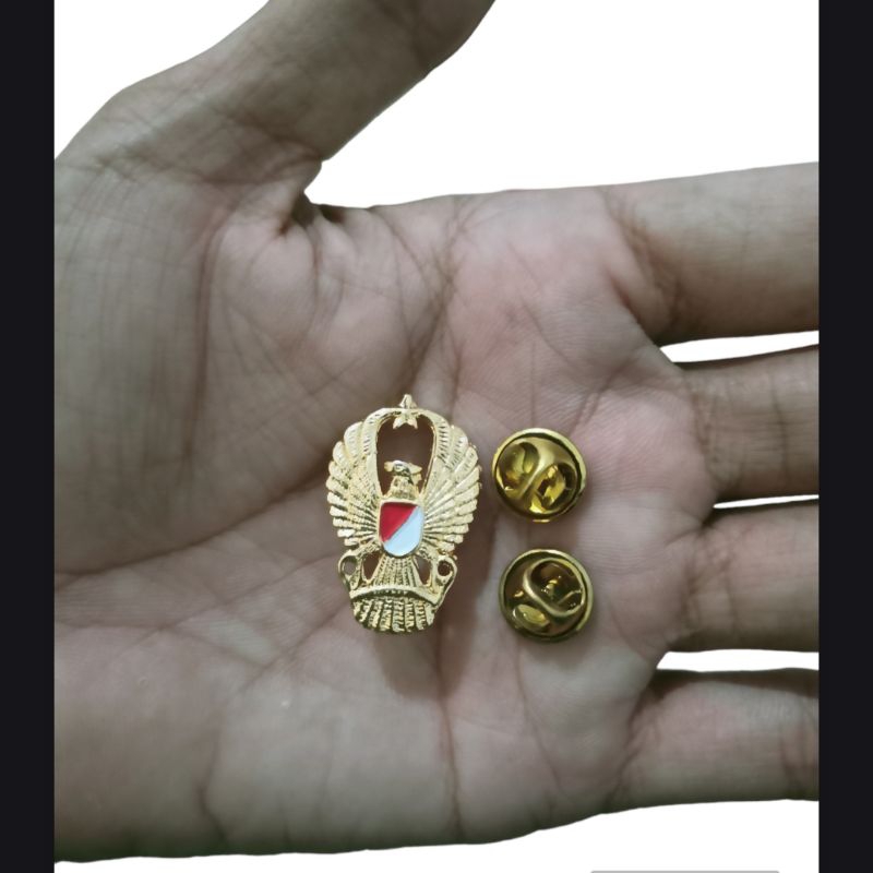 PIN KARTIKA EKAPAKSI PIN TOPI MUT BINTARA DAN TOPI MUT TAMTAMA