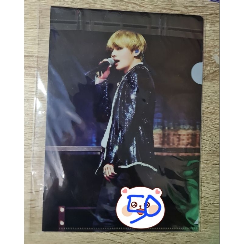 L holder Wings Tour BTS V