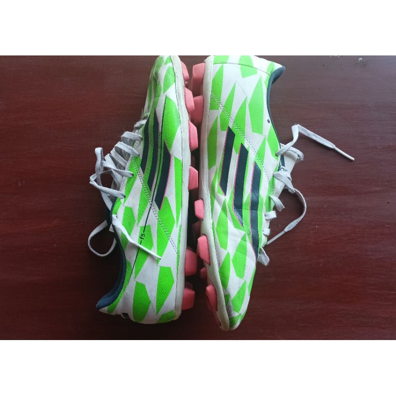 sepatu bola Adidas size 42 2/3 dan size 45 1/3