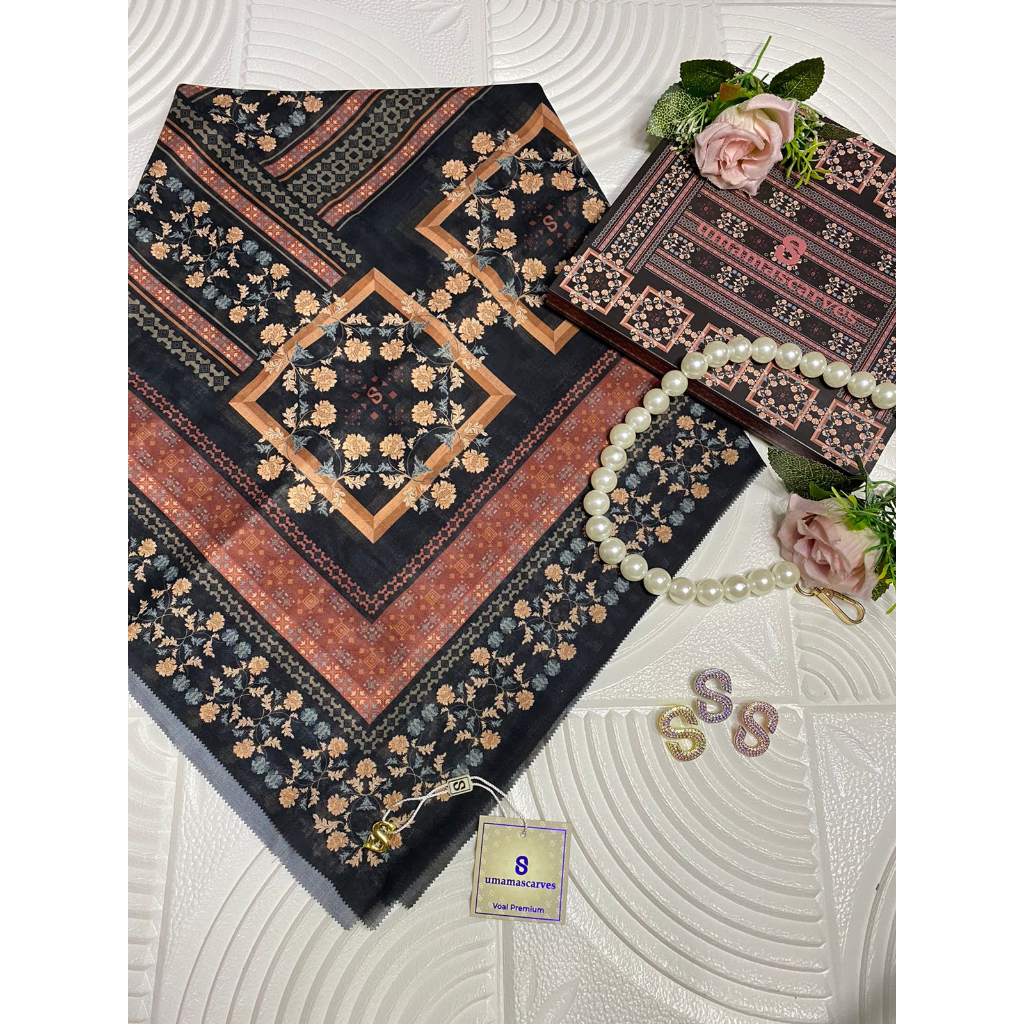 BLACK EDITION UMAMA SCARVES MOTIF TERBARU FREE BROOCH VOAL SEGIEMPAT FREE BOX