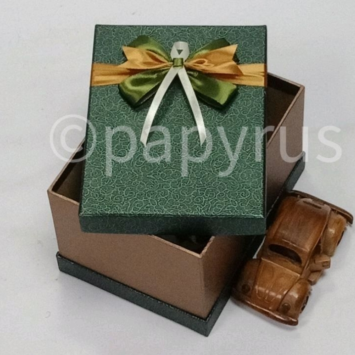 

PAPYRUS Sandwich 15x20 Tinggi 13cm Kotak Kado Gift Box