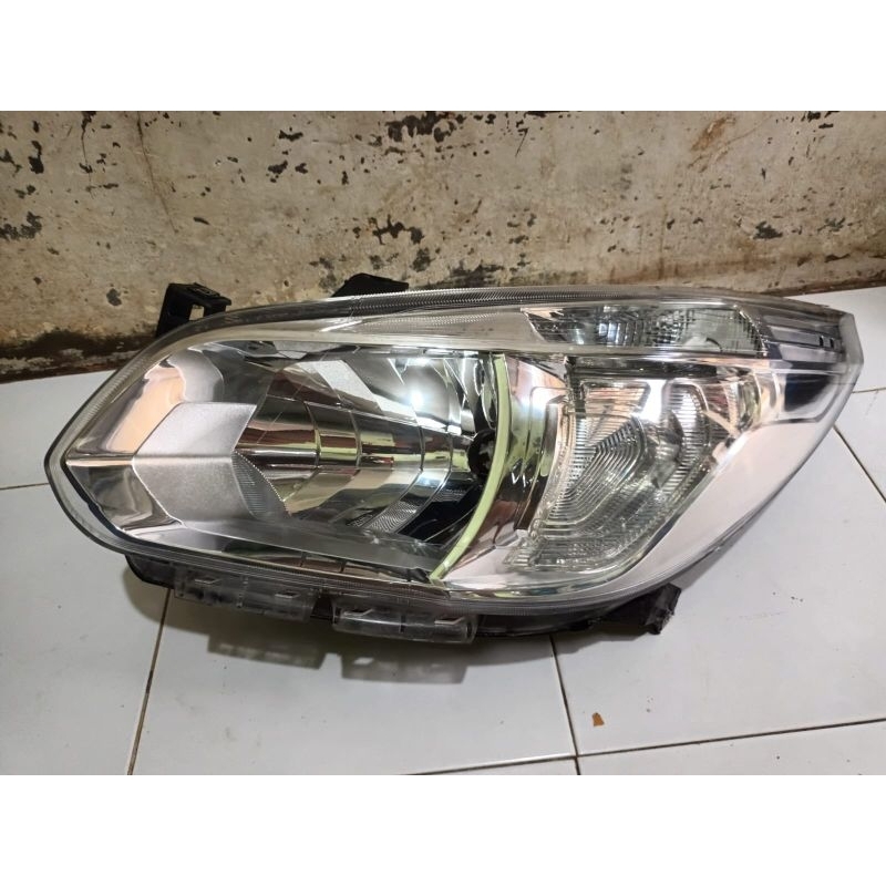 Lampu depan chevrolet spin croom