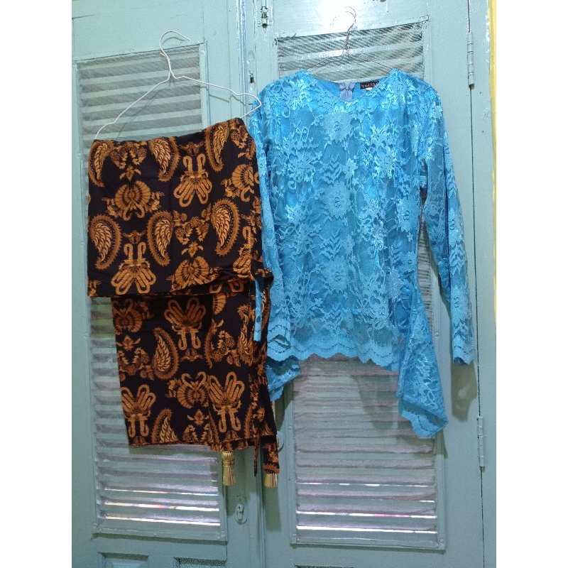 PRELOVED Setelan Kebaya + Kain lilit + free jilbab segiempatnya, kebaya muslim, kebaya murah, kebaya
