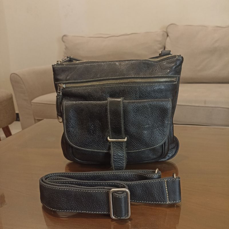 roots crossbody/sling bag full leather. brand canada