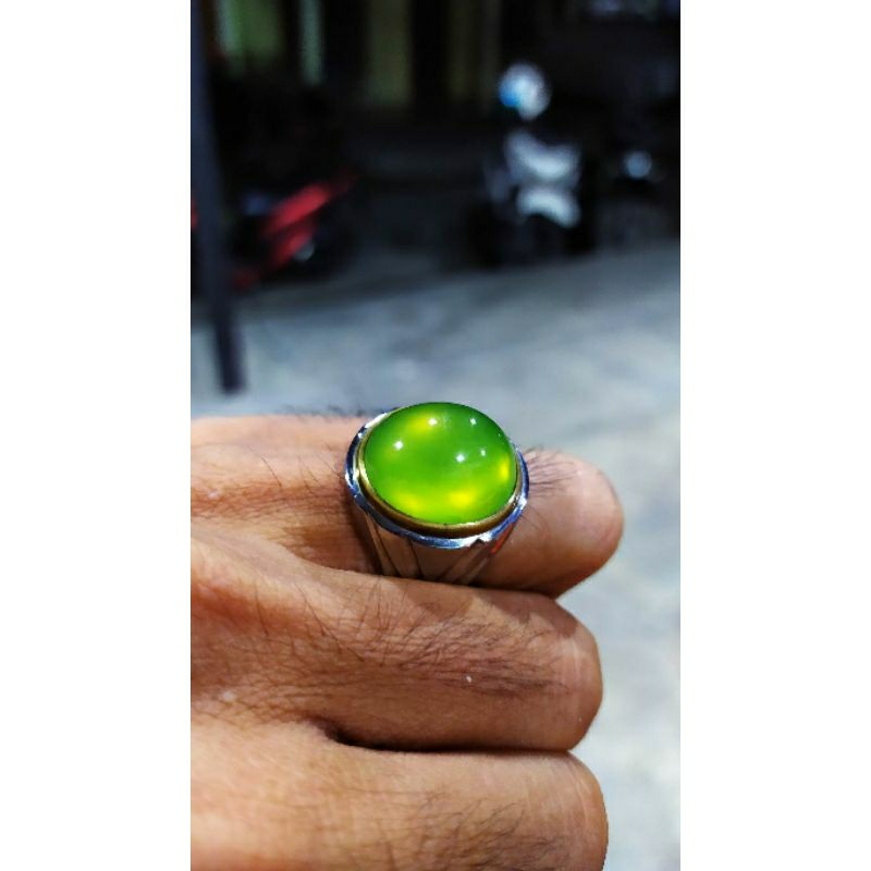 Batu Cincin NEON GREEN TEA Aceh Sedang 1156