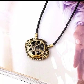 DOCTOR DR STRANGE GLOW DARK KALUNG EYE AGAMOTTO COSPLAY AVENGERS