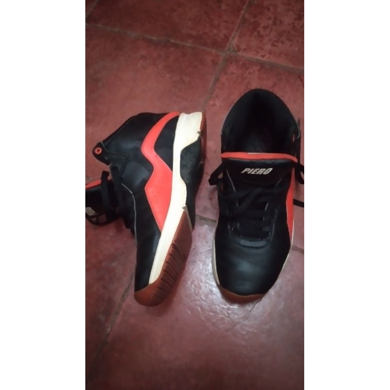 Preloved Sepatu Basket Piero