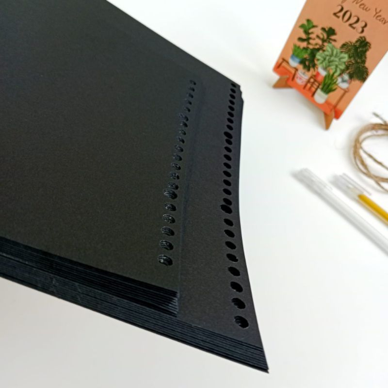 

LOOSE LEAF BLACK PEPER/ISI BINDER WARNA HITAM/A5 20 RING/B5 26 RING ISI 10 PCS