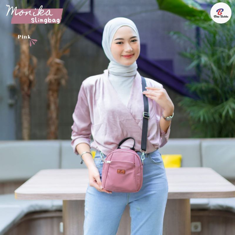 Biru Tsabita, Monika Tas Slempang Chocoly Anti Air