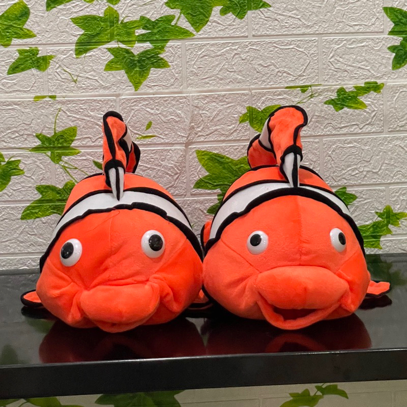 Boneka ikan nemo badut