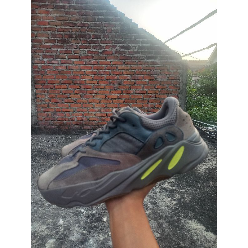 Adidas yeezy mauve 700
