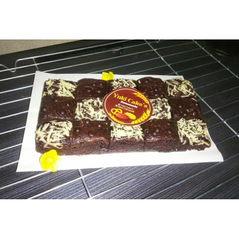 

Brownies Fudgy sekat ukuran 20x10 YUKICAKES