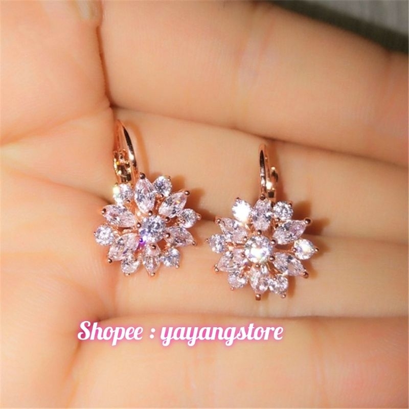 Anting Giwang Flower Stud / Anting Bunga Kristal Batu permata wanita Mewah Silver dan Gold Untuk Acara Pesta