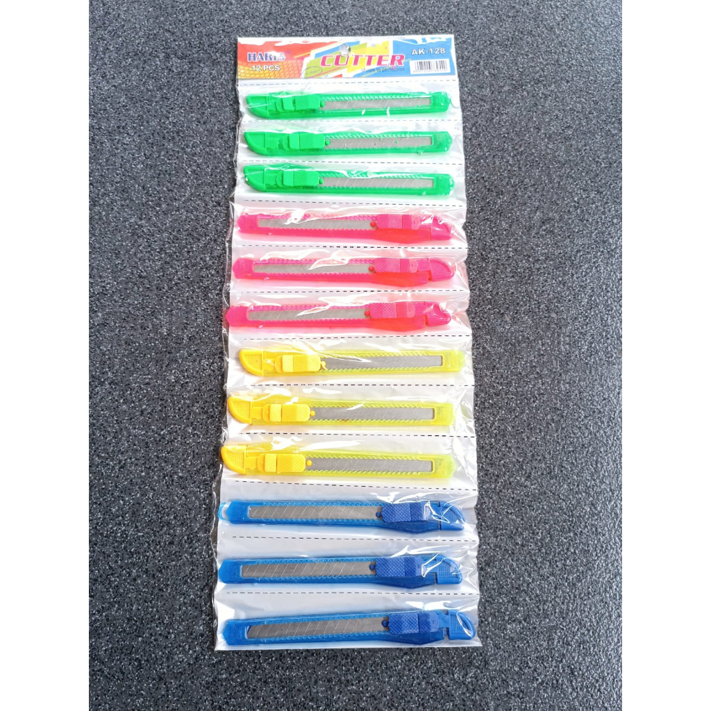 PISAU CUTTER KECIL BENING PLASTIK WARNA WARNI RENCENG 1 LEMBAR ISI 12 PCS