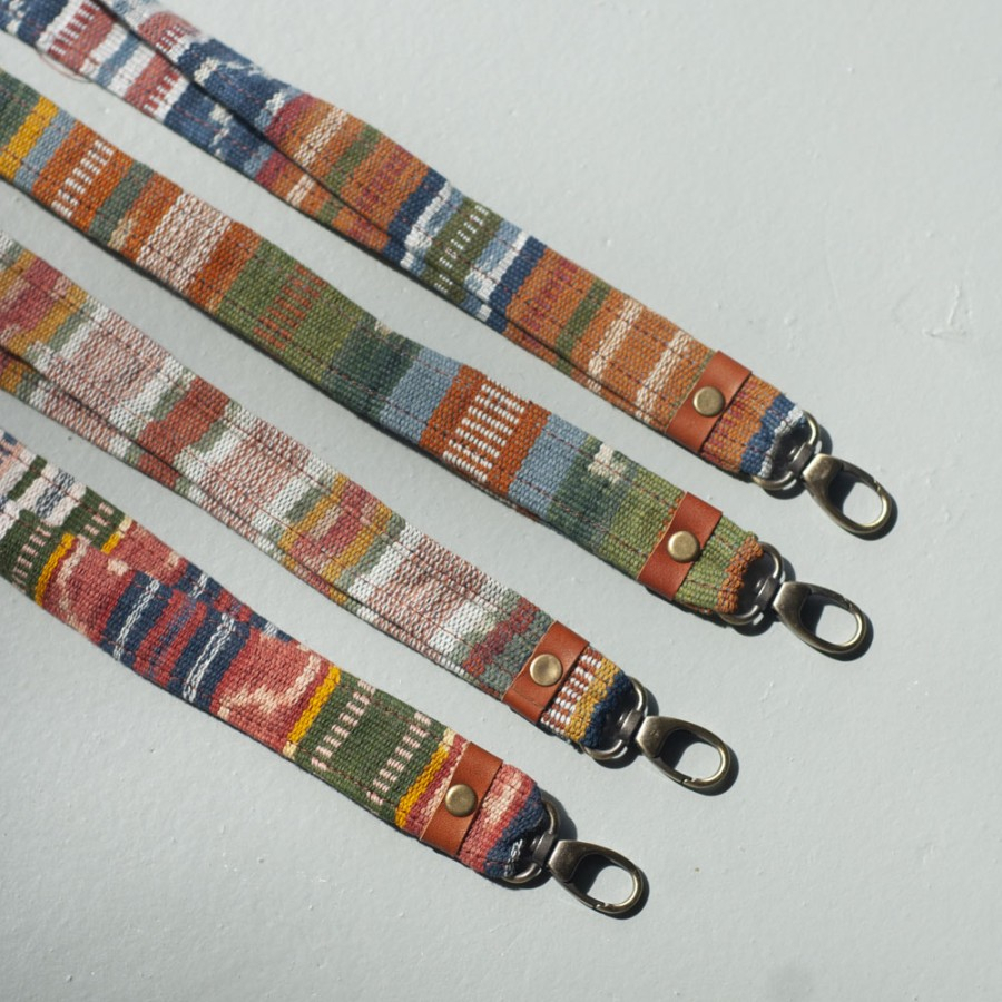 

Tali ID Card Name Tag - Gantung ID Card Lanyard Tenun Ikat | Noesa