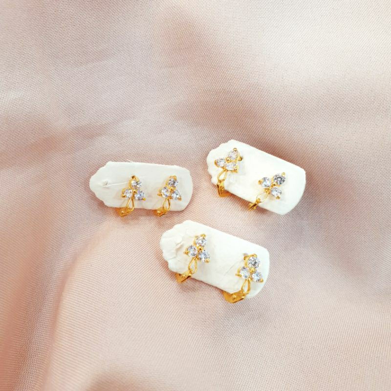 Anting jepit permata daun emas asli kadar 300