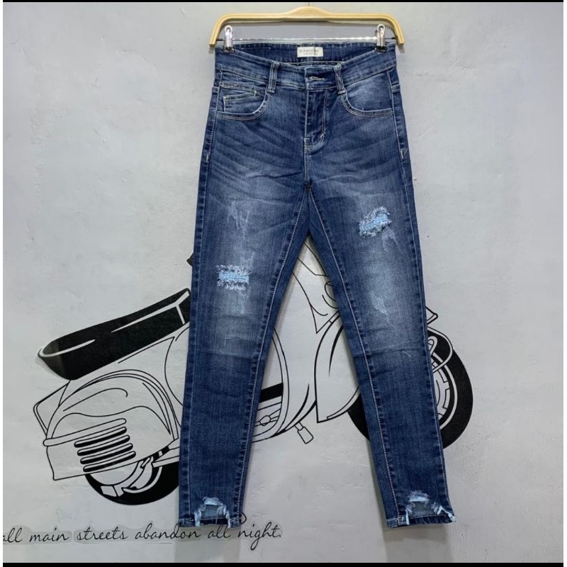 NEW CELANA WANITA TERBARU MALIA JEANS DAN NATALIE EVEDOM BKK/GET IT WHISKER CAKAR SIZE 27-30 DAN 31-34 BAHAN SUPER NYAMAN