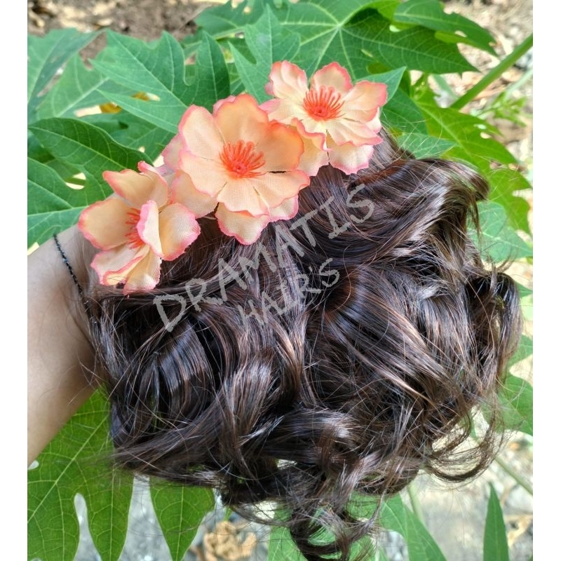 Sanggul Sirkam Keriting Warna Coklat Lengkap dengan Asesoris Bunga Sakura Sanggul KD Sanggul Bali Sa