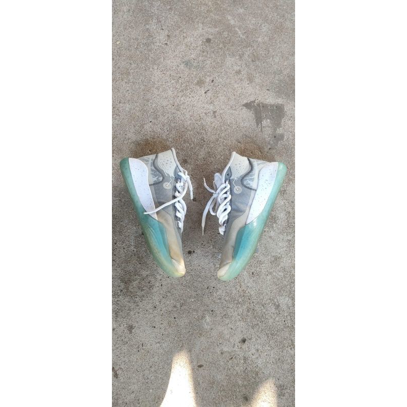 Sepatu Basket KD 12 White/Blue