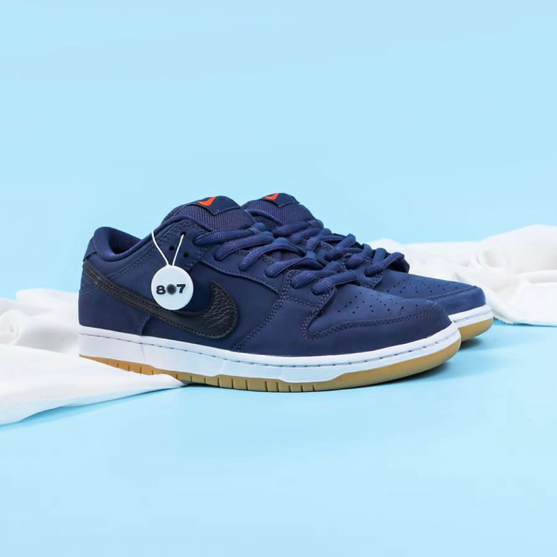 SB Dunk Low Navy Black Gum