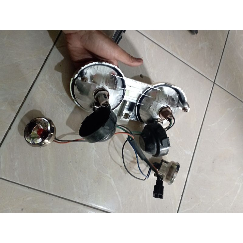 MIKA KACA PLUS BEKONG HONDA CBR 150 OLD/CBR 150 MINERVA