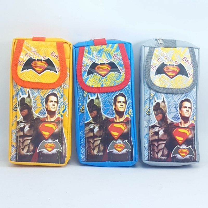 

Tempat Pensil Sleting Kotak Motif Batman & Superman