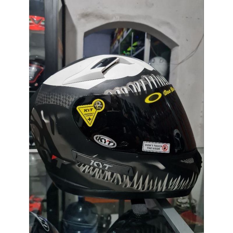 Helm KYT K2R Venom bekas pakai