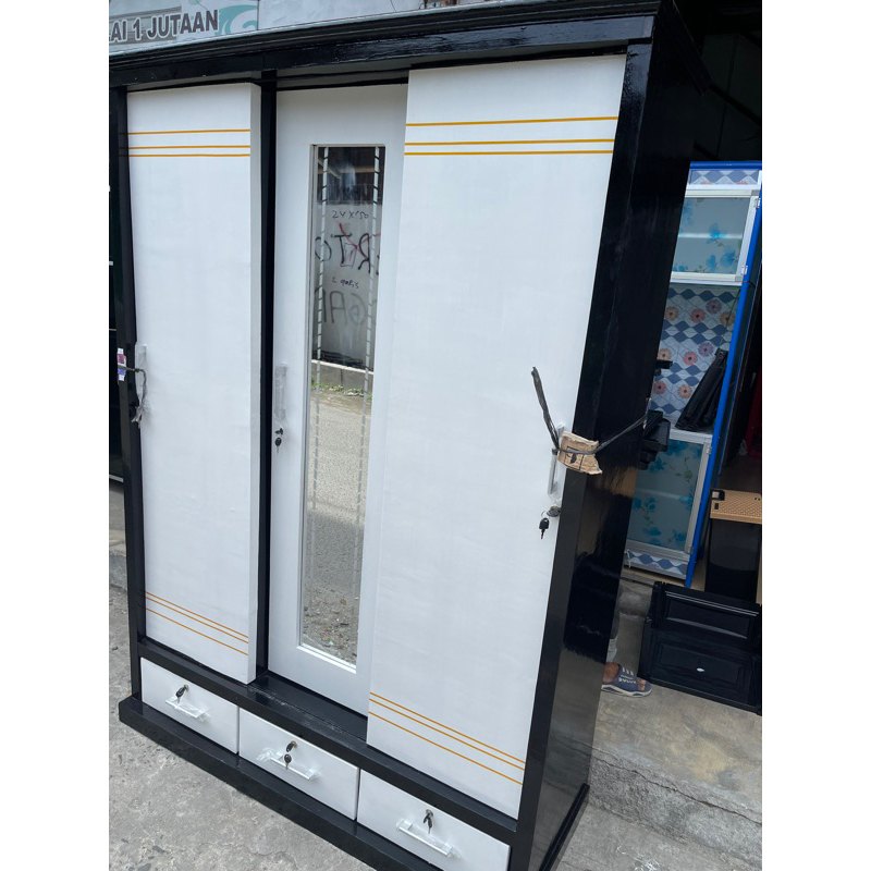 Lemari Pakaian Kayu 3 Pintu Sliding