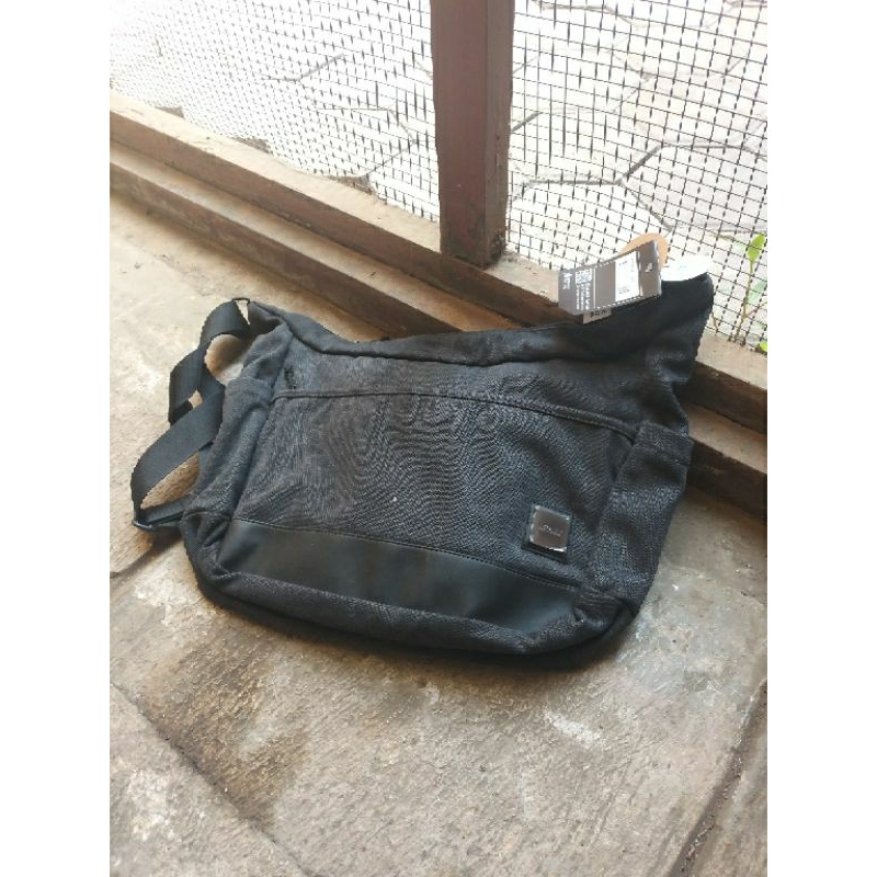 Eiger BTR Canvas Messenger Laptop Murah