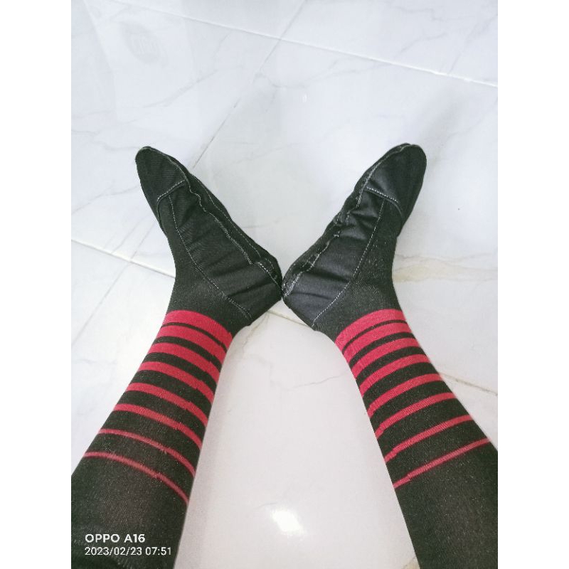 kaos kaki anti keong