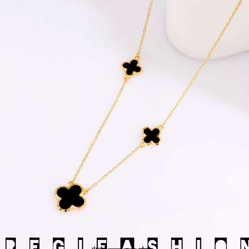 KALUNG TITANIUM WANITA LIONTIN BUNGA CLOVER HITAM KALUNG WANITA KOREA KEKINIAN ANTI KARAT TIDAK LUNTUR